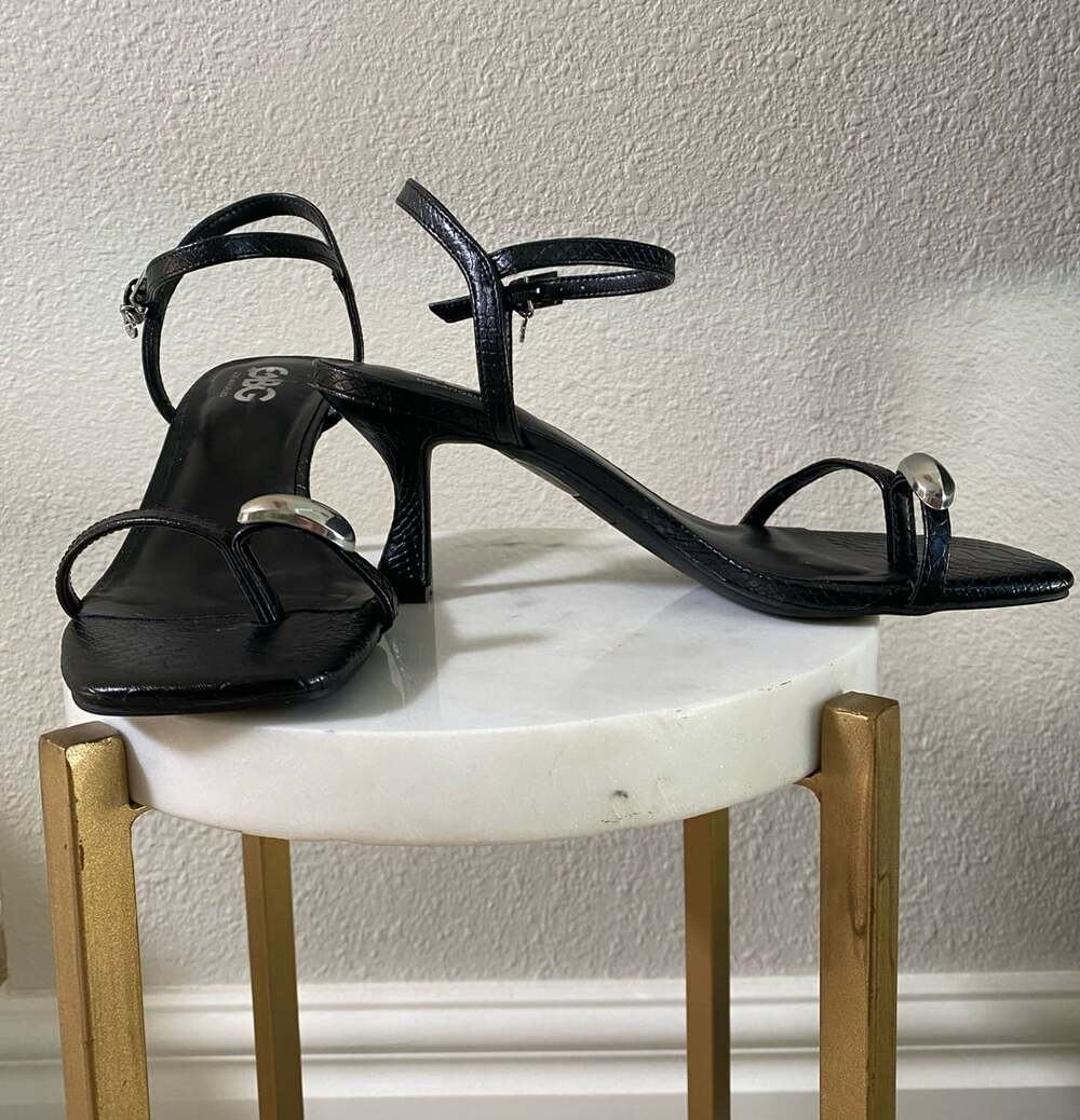 GBG Los Angeles Kitten Heel Sandals Size 8.5 Black Animal Print